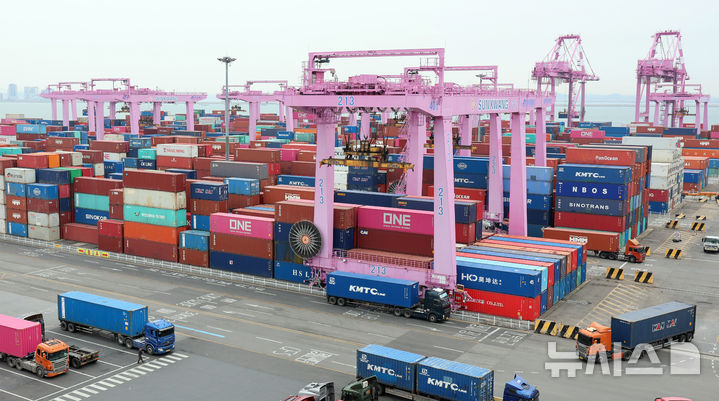 충북 수출, 반도체 쏠림 심화…나머지 품목은 2년 새 '-32.4%'