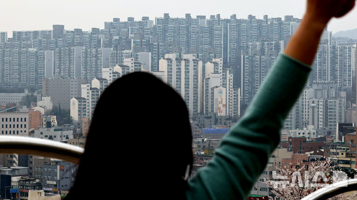 [서울=뉴시스] 최진석 기자 = 1일 서울 성북구 아파트 단지의 모습. 2026.04.01. myjs@newsis.com