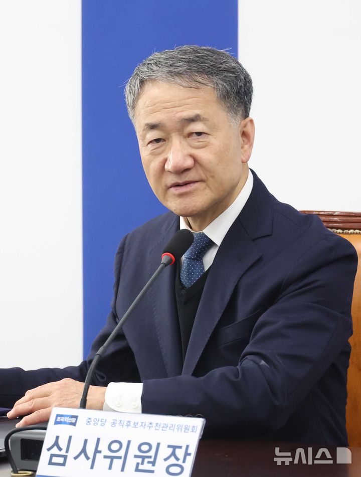 [서울=뉴시스] 조성봉 기자 = 박능후 조국혁신당 공천관리위원회 위원장이 1일 오후 서울 여의도 국회에서 열린 공천관리위원회 회의에서 발언을 하고 있다. 2026.04.01. suncho21@newsis.com