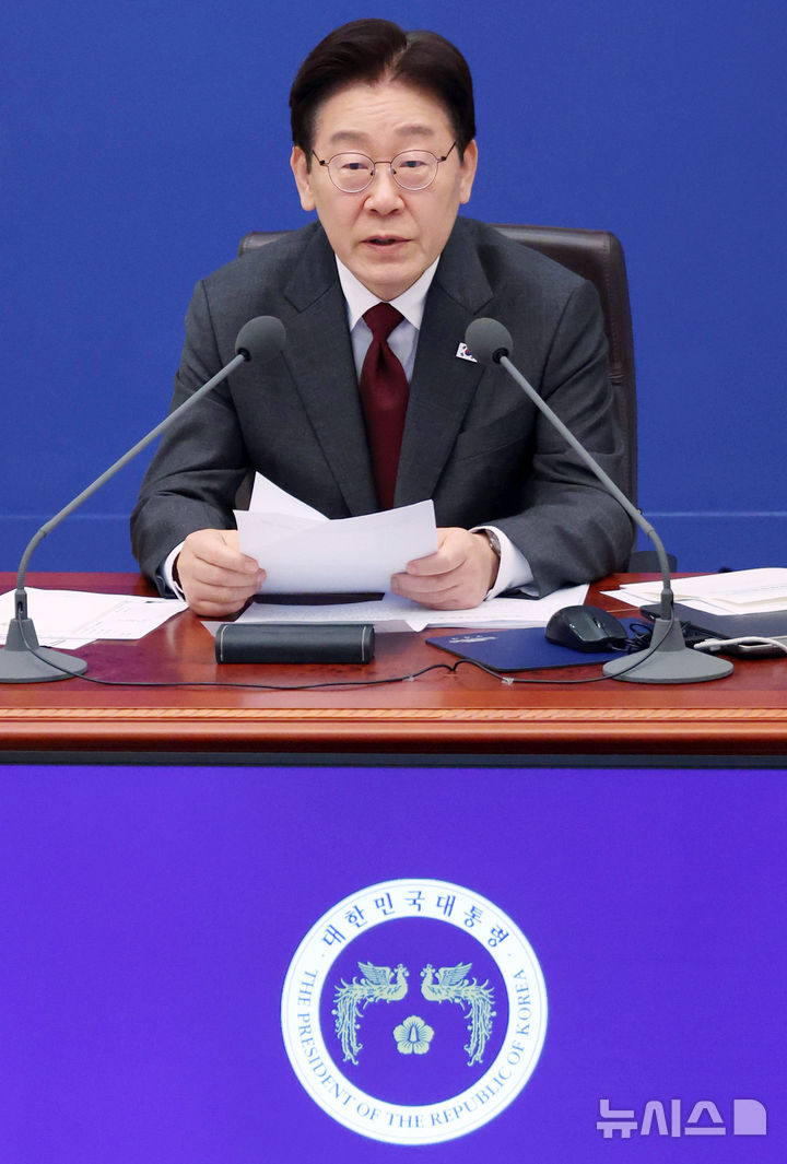 [서울=뉴시스] 최동준 기자 = 이재명 대통령이 1일 청와대에서 열린 비상경제점검회의에서 발언하고 있다. (청와대통신사진기자단) 2026.04.01. photocdj@newsis.com