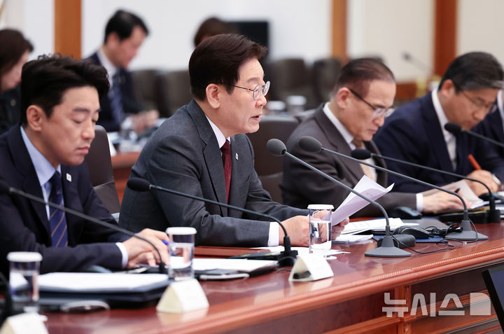 [서울=뉴시스] 최동준 기자 = 이재명 대통령이 1일 청와대에서 열린 비상경제점검회의에서 발언하고 있다. (청와대통신사진기자단) 2026.04.01. photocdj@newsis.com