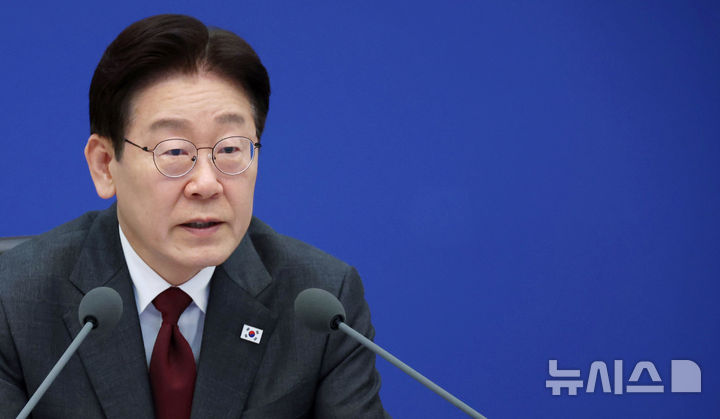 [서울=뉴시스] 최동준 기자 = 이재명 대통령이 1일 청와대에서 열린 비상경제점검회의에서 발언하고 있다. (청와대통신사진기자단) 2026.04.01. photocdj@newsis.com