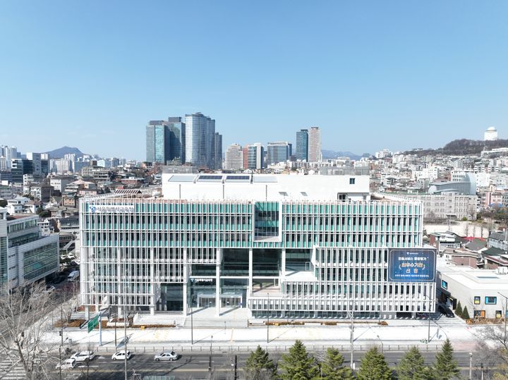 [서울=뉴시스] 서울시교육청 신청사 개청식이 열린 1일 서울 용산구 서울시교육청 신청사 모습. 서울시교육청은 지난달 45년간 사용하던 종로구 청사에서 용산구 청사로 이전했다. (사진=서울시교육청 제공) 2026.04.01. photo@newsis.com *재판매 및 DB 금지