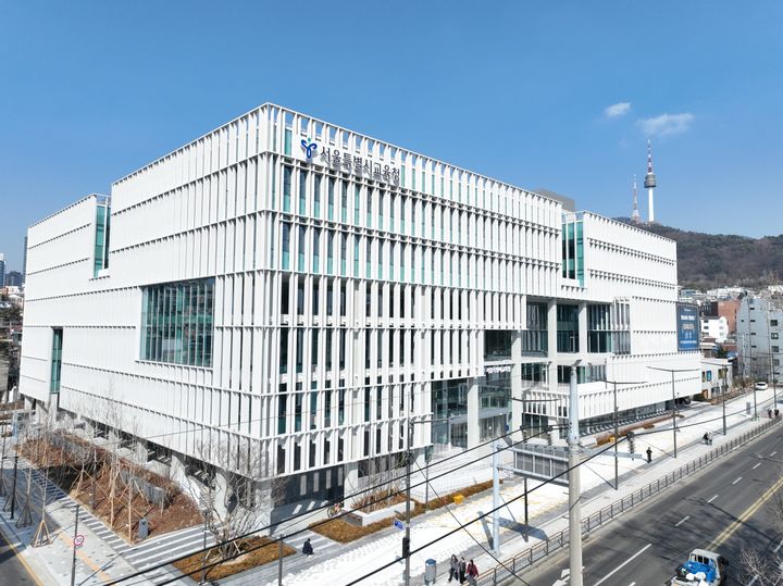 [서울=뉴시스] 서울시교육청 신청사 개청식이 열린 1일 서울 용산구 서울시교육청 신청사 모습. 서울시교육청은 지난달 45년간 사용하던 종로구 청사에서 용산구 청사로 이전했다. (사진=서울시교육청 제공) 2026.04.01. photo@newsis.com *재판매 및 DB 금지