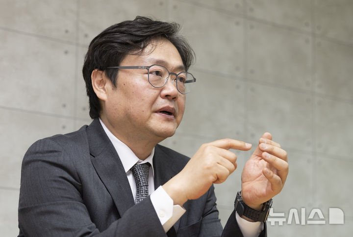 [서울=뉴시스] 김근수 기자 = 백종우 한국자살예방협회장이 1일 서울 중구 뉴시스 본사에서 인터뷰를 하고 있다. 2026.04.01. ks@newsis.com