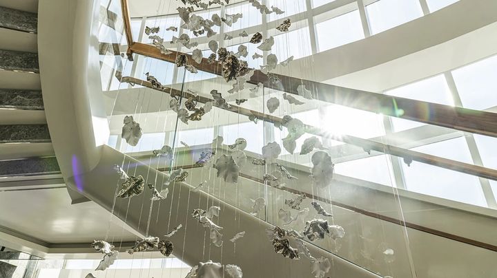 [서울=뉴시스] 시그니엘 서울이 개관 9주년을 맞아 감사의 마음을 담은 '나인 모먼트 인 더 스카이(9 Moments in the sky)' 객실 패키지를 선보인다.(사진=롯데호텔앤리조트) *재판매 및 DB 금지