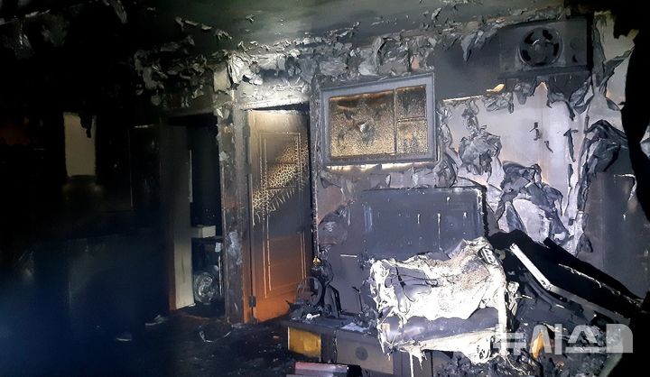 [영천=뉴시스] 영천시 화남면 죽곡리 단독주택 화재 현장 (사진=경북소방본부 제공) 2026.4.2. photo@newsis.com