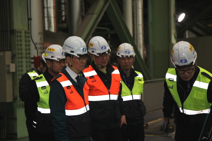 [세종=뉴시스] 한국남부발전은 전날(1일) 서성재 한전 기술안전부사장이 하동빛드림본부를 방문했다고 2일 밝혔다. (사진=남부발전 제공) 2026.04.02. photo@newsis.com *재판매 및 DB 금지