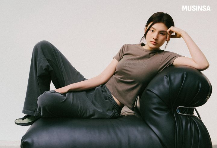 무신사가 100년 전통의 아메리칸 헤리티지 스포츠웨어 브랜드 '디스커스 애슬레틱(DISCUS ATHLETIC)'의 우먼 라인을 최초로 공개하고, '무신사 스토어 성수'에서 팝업 스토어를 운영한다고 2일 밝혔다. *재판매 및 DB 금지