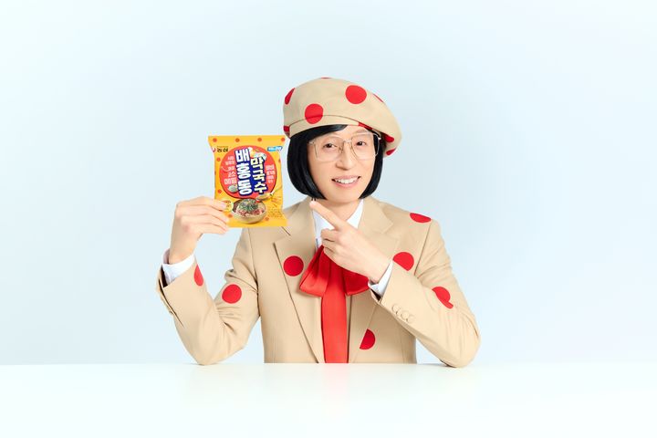 [서울=뉴시스] 농심이 유재석과 함께한 '배홍동' 신규 광고를 공개했다. (사진=농심 제공) *재판매 및 DB 금지