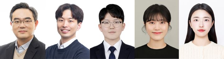 [울산=뉴시스] UNIST 연구진. 사진 좌측부터 채한기 교수, 이승걸 교수, 전창범 연구원, 이혜진 연구원, 이가현 연구원 photo@newsis.com *재판매 및 DB 금지