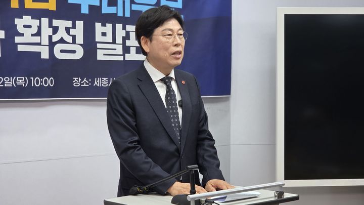 [세종=뉴시스] 송승화 기자 = 2일, 보람동 세종시청에서 기자회견하는 임전수 세종시교육감 예비후보. 2026.04.02. ssong1007@newsis.com *재판매 및 DB 금지