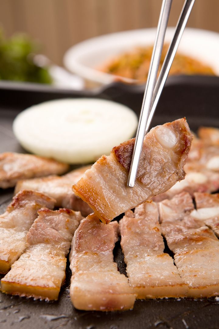 [서울=뉴시스] 오돌뼈는 치아에 큰 부담을 준다. (사진=유토이미지) *재판매 및 DB 금지