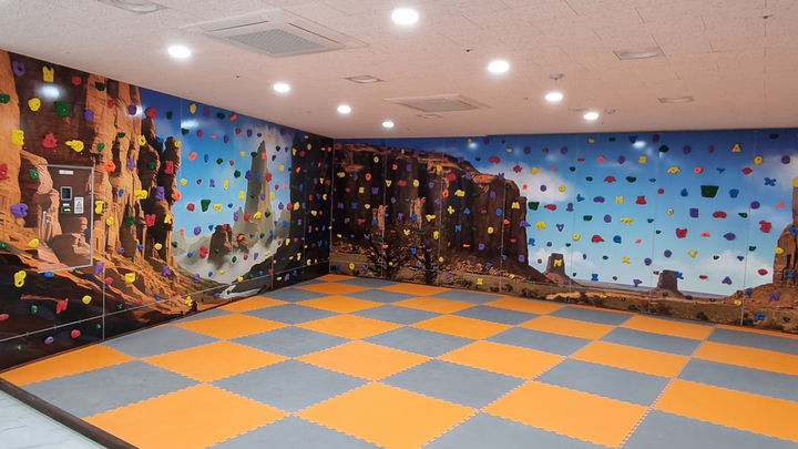 [서산=뉴시스] 서산시 자원회수시설 안 어린이 암벽시설 체험장 모습. (사진=서산시 제공) 2026.04.02. photo@newsis.com *재판매 및 DB 금지