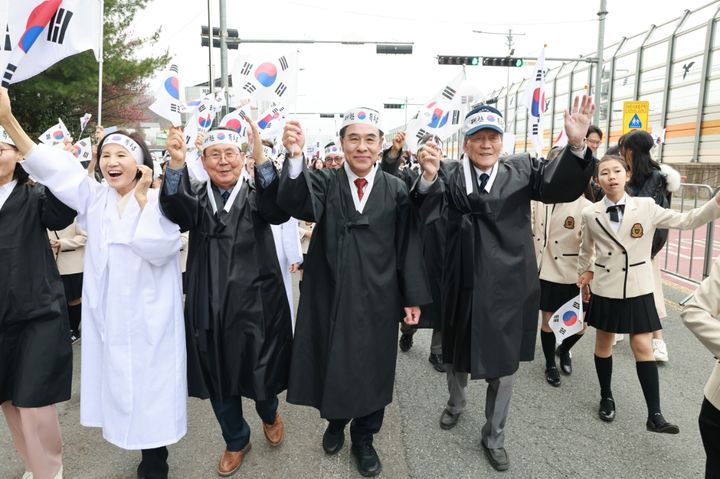 [계룡=뉴시스] 충남 계룡시는 두마초등학교에서 '두계장터 4·1 독립만세운동 재현행사'를 가졌다. (사진=계룡시 제공) 2026.04.02. photo@newsis.com&nbsp; *재판매 및 DB 금지
