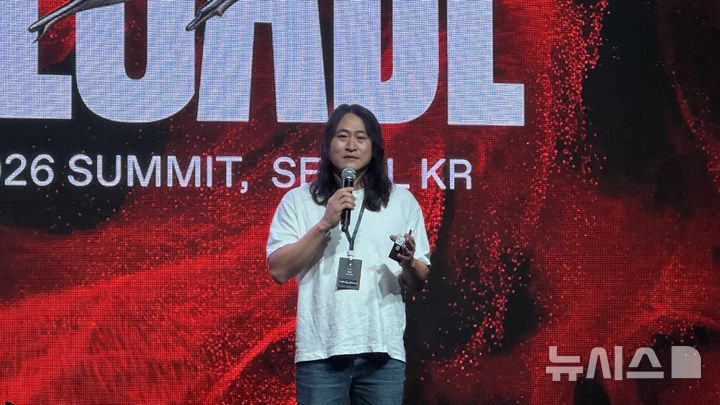 [서울=뉴시스] 윤정민 기자 = 백준호 퓨리오사AI 대표가 2일 오후 서울 강남구 에스제이쿤스트할레에서 열린 ''레니게이드 2026 서밋'에서 발표하고 있다. 2026.04.02. alpaca@newsis.com