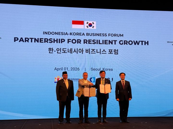 [서울=뉴시스] (왼쪽부터) 아이를랑가 하르타르토 인도네시아 경제조정부 장관, 킴 호 AAIBI 회장, 조준희 KOSA 회장, 여한구 산업부 통상교섭본부장. (사진=KOSA 제공) *재판매 및 DB 금지