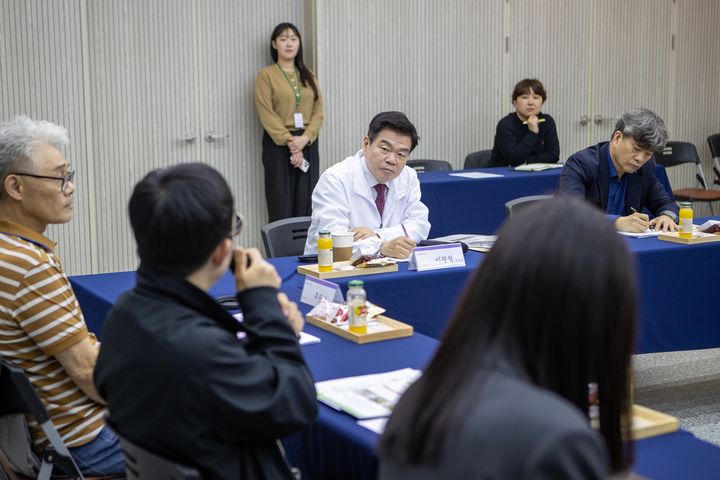 [서울=뉴시스] 동대문구는 3월 26일부터 4월 1일까지 세 차례에 걸쳐 고시원 원장들과 권역별 상생 간담회를 열었다. 2026.04.02. (사진=동대문구 제공) *재판매 및 DB 금지