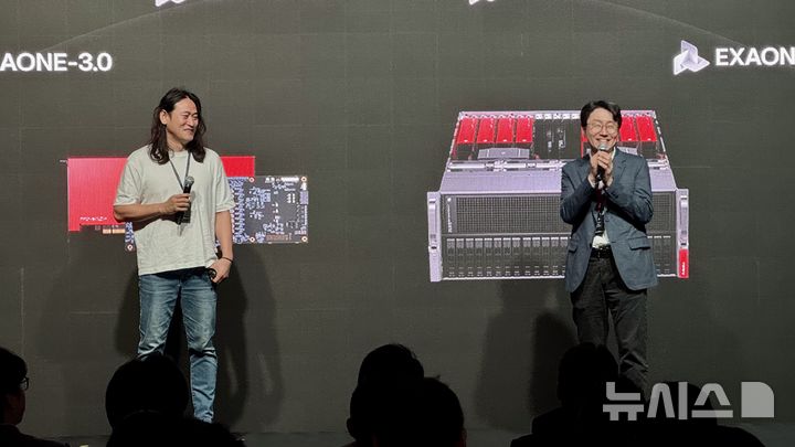 [서울=뉴시스] 윤정민 기자 = 백준호 퓨리오사AI 대표(왼쪽)와 임우형 LG AI연구원장이 2일 오후 서울 강남구 에스제이쿤스트할레에서 열린 ''레니게이드 2026 서밋'에서 대담을 나누고 있다. 2026.04.02. alpaca@newsis.com