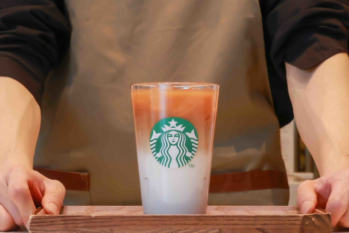 [서울=뉴시스] 스타벅스 '스위트 밀크 커피'. (사진=스타벅스 코리아 제공) *재판매 및 DB 금지