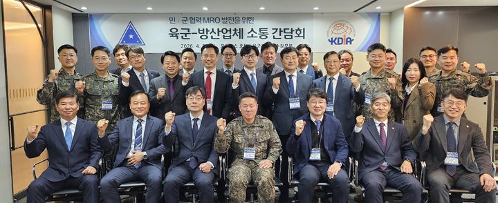 [대전=뉴시스]육군은 2일 서울 용산 로카우스에서 육군본부 군수참모부 주관으로 'K-방산 수출 활성화와 민·군 협력을 통한 육군 MRO 발전방안' 소통 간담회를 가졌다. 2026. 04. 02 photo@newsis.com *재판매 및 DB 금지