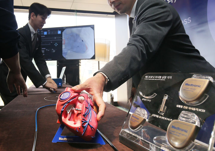 [서울=뉴스시] 2일 메드트로닉은 '마이크라2' 국내 출시를 기념해 서울 플라자호텔에서 기자간담회를 개최하고, 심박동 치료 기술의 진화와 임상적 가치, 향후 발전 전망에 대해 발표했다. (사진=메드트로닉코리아 제공) 2026.04.02. photo@newsis.cpm *재판매 및 DB 금지