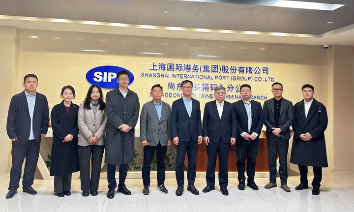 [울산=뉴시스] 울산항만공사 관계자들이 최근 중국 최대 항만기업인 에스아이피지(SIPG, Sanghai International Port Group)를 방문해 친환경 급유 산업 육성전략을 공유하고 협력방안을 도출했다. (사진=울산항만공사 제공) photo@newsis.com *재판매 및 DB 금지