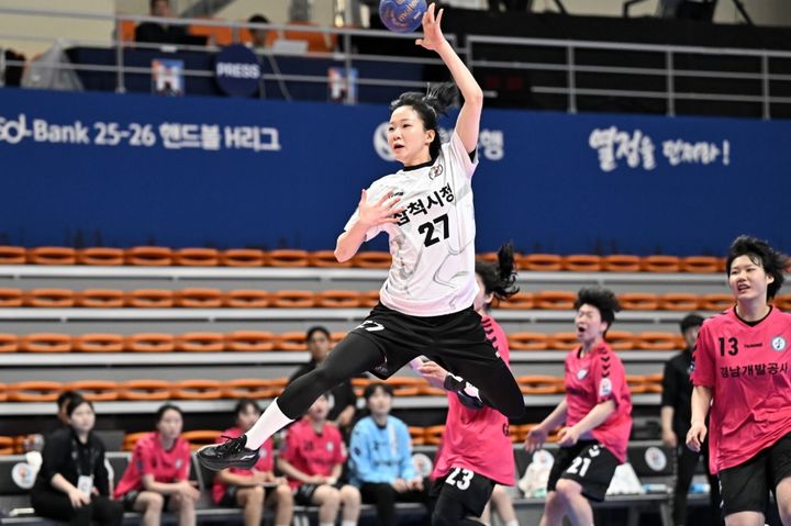 [서울=뉴시스] 여자 핸드볼 삼척시청의 전지연. (사진=한국핸드볼연맹 제공) *재판매 및 DB 금지