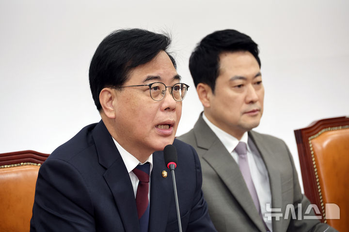 [서울=뉴시스] 김금보 기자 = 송언석 국민의힘 원내대표가 지난 2일 오전 서울 여의도 국회에서 열린 최고위원회의에서 발언을 하고 있다. 2026.04.02. kgb@newsis.com