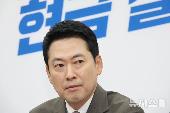 [서울=뉴시스] 김금보 기자 = 장동혁 국민의힘 대표가 2일 오전 서울 여의도 국회에서 열린 최고위원회의에 참석해 있다. 2026.04.02. kgb@newsis.com