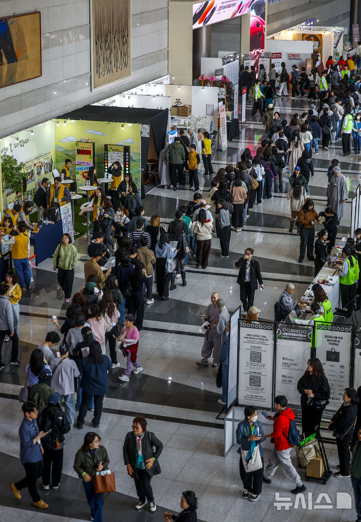 [서울=뉴시스] 정병혁 기자 = 2일 서울 강남구 코엑스에서 열린 2026서울국제불교박람회에서 입구가 참관객들로 붐비고 있다. 2026.04.02. jhope@newsis.com