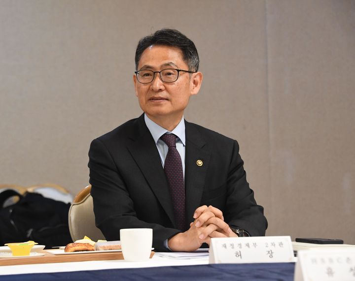 [서울=뉴시스] 사진은 허장 재정경제부 2차관이 지난달 2일 서울 종로구 정부서울청사에서 '외국인투자 유치 자문위원회'를 주재하고 있는 모습. (사진=재정경제부 제공) 2026.04.02. photo@newsis.com *재판매 및 DB 금지