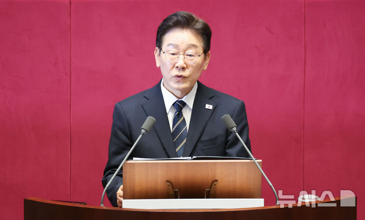 [서울=뉴시스] 고범준 기자 = 이재명 대통령이 2일 서울 여의도 국회에서 추가경정예산안 시정연설을 하고 있다. 2026.04.02. bjko@newsis.com