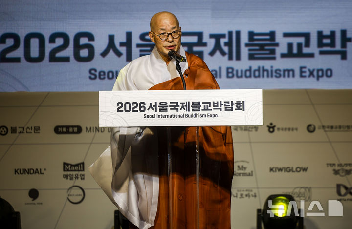 대회사하는 진우스님