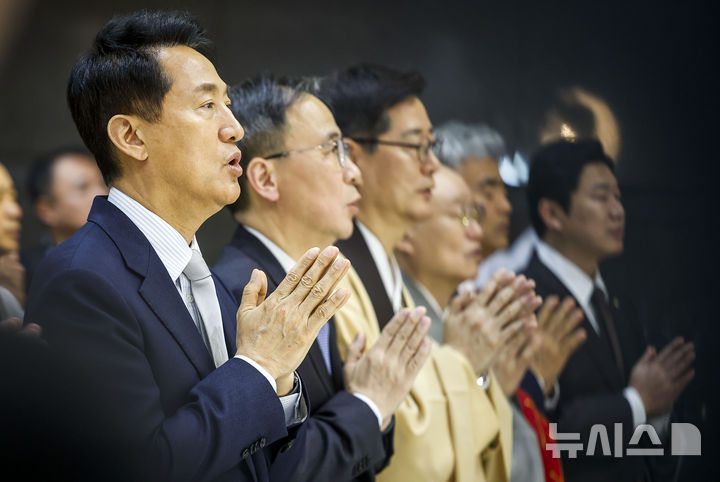 반야심경 외우는 오세훈 시장
