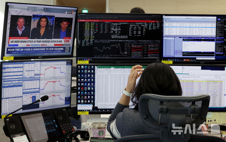 딜링룸에 나오는 트럼프 관련 뉴스