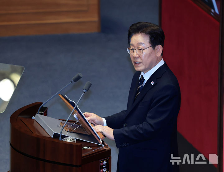 [서울=뉴시스] 국회사진기자단= 이재명 대통령이 지난 2일 국회 본회의장에서 2026년도 제1차 추가경정예산안 시정연설을 하고 있다.2026.04.02. photo@newsis.com