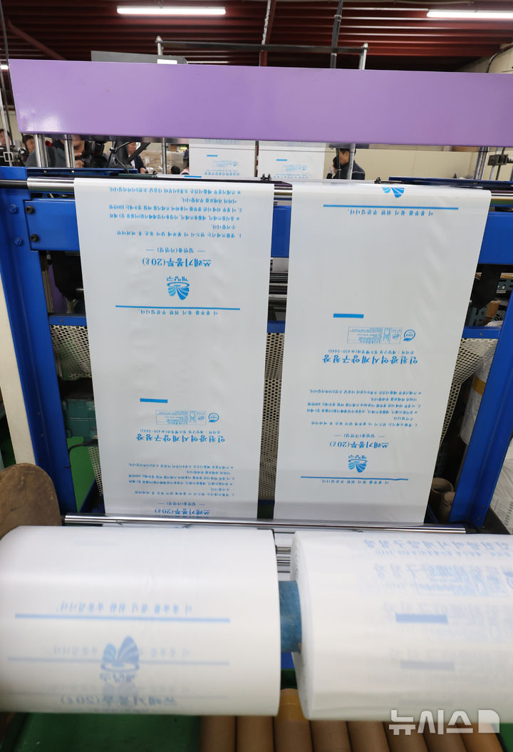 사재기 속 생산되는 종량제봉투