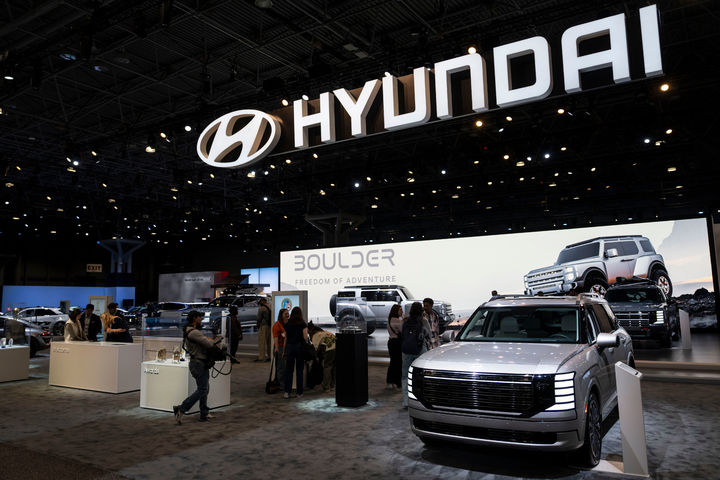 [뉴욕=AP/뉴시스] 2일(현지 시간) 미국 뉴욕에서 열린 뉴욕 국제 오토쇼 현대차 전시관에 ‘볼더 콘셉트’ 등 현대차들이 전시돼 있다. 2026.04.03.