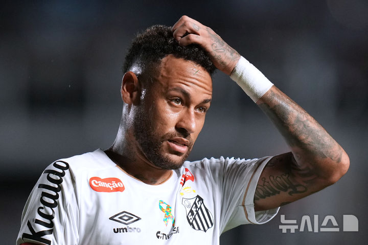 [산투스=AP/뉴시스]브라질 축구 스타 네이마르. 2026.04.02.