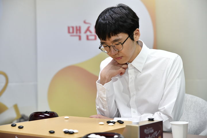 [서울=뉴시스] 변상일 9단, 박정환 9단 꺾고 제27회 맥심커피배 입신최강전 우승. (사진=한국기원 제공) *재판매 및 DB 금지