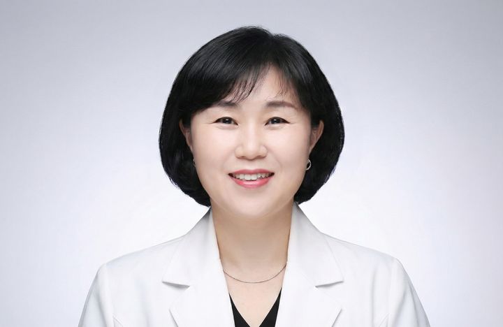 [대전=뉴시스] 건양사이버대 보건의료복지학과 졸업생 권춘혜씨. (사진=건양사이버대 제공) 2206.04.03. photo@newsis.com *재판매 및 DB 금지