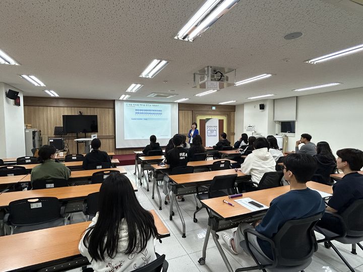 [대전=뉴시스] 대전보건대 평생교육원 '스트레스 힐링캠프' 모습. (사진=대전보건대 제공) 2026..04.03. photo@newsis.com *재판매 및 DB 금지