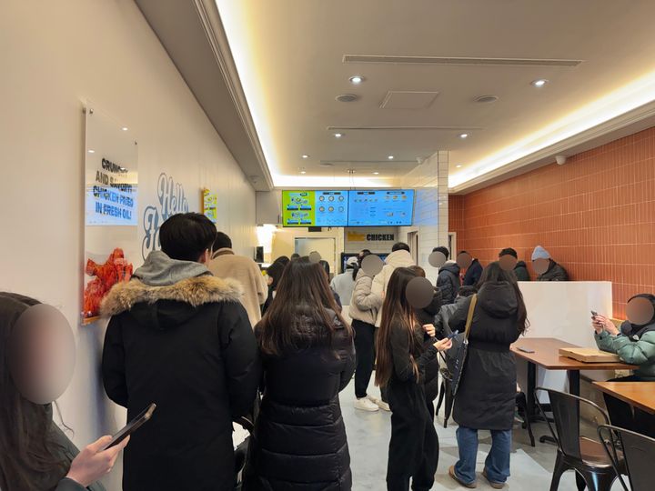 [서울=뉴시스] bhc, 미국 6호점 '뉴저지 포트리점' 매장 전경(사진=다이닝브랜즈그룹) *재판매 및 DB 금지