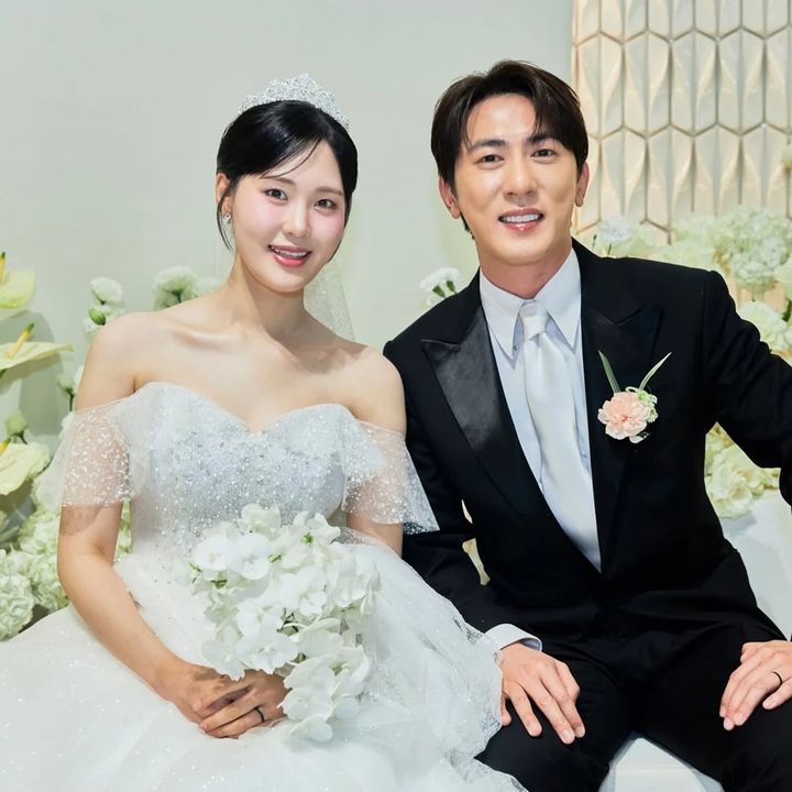 [서울=뉴시스] 코미디언 김원훈과 엄지윤이 가상 결혼 하루 만에 이혼했다. (사진 = 인스타그램 캡처) 2026.04.03. photo@newsis.com *재판매 및 DB 금지