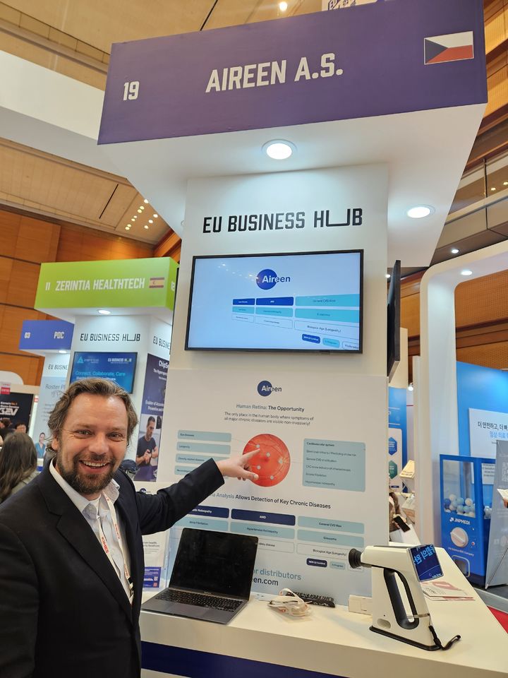 [서울=뉴시스] 송종호 기자=지난달 20일 서울 코엑스에서 열린 키메스 2026(KIMES 2026) 내 EU 비즈니스 허브에서 만난 이리 쿠히나 아이린(Aireen) 대표는 자사의 의료 AI 솔루션을 이같이 소개했다. 2026.04.03. song@newsis.com *재판매 및 DB 금지