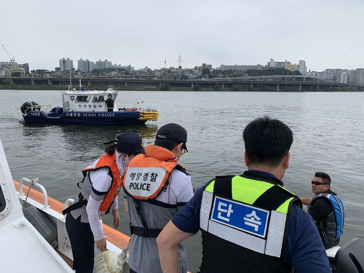 [뉴시스] 수상레저활동 합동 단속 모습. (사진=서울시 제공) *재판매 및 DB 금지