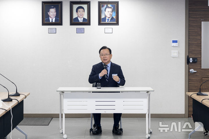 [서울=뉴시스] 조성봉 기자 = 대구시장 출마를 선언한 김부겸 전 국무총리가 3일 오전 서울 여의도 더불어민주당 중앙당사에서 열린 후보자 면접에서 포부를 밝히고 있다. (공동취재)2026.04.03. photo@newsis.com