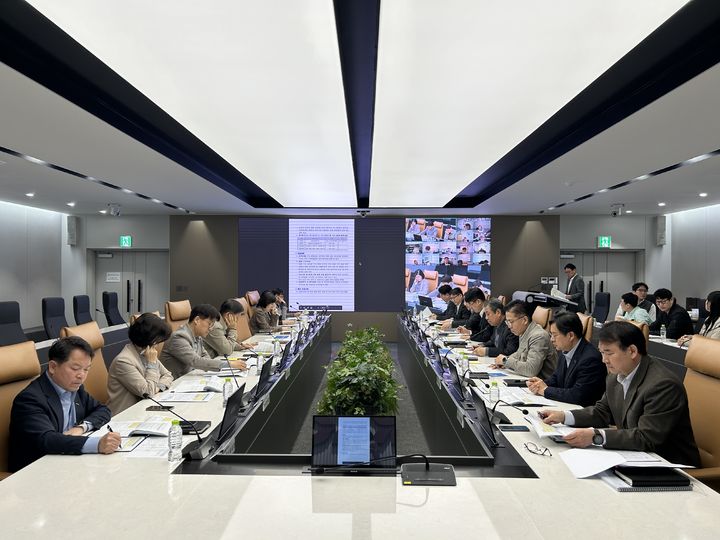 [서울=뉴시스] 한국공항공사는 3일, 서울 강서구 본사에서 ‘중동 위기 대응 비상대책위원회’를 개최했다고 3일 밝혔다. 2026.04.03. (사진=한국공항공사 제공) photo@newsis.com *재판매 및 DB 금지