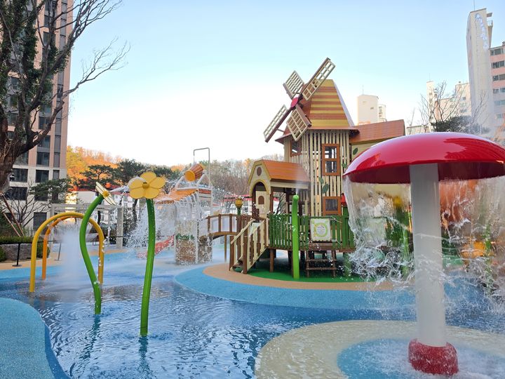 [서울=뉴시스] 포항자이 애서턴 단지 내 어린이 놀이시설 전경. (사진=GS건설 제공) 2026.04.03. photo@newsis.com *재판매 및 DB 금지